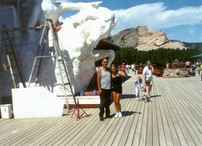 Przed Muzeum Crazy Horse'a. Foto Co. Alicja Sordyl 2001