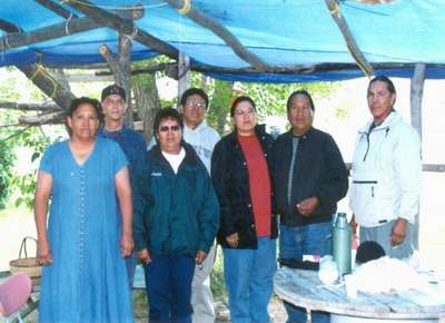 Rodzina Crow Doga w posiad�o�ci Crow Dog Paradise. Foto Co. Alicja Sordyl 2001