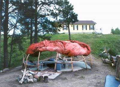 Miejsce ceremonii Inipi, czyli lakockiego szaasu potu w rezerwacie Pine Ridge. Foto Co. Alicja Sordyl 2001