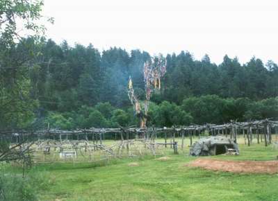 Miejsce ceremonii Ta�ca S�o�ca w CrowDog's Paradise w rezerwacie Pine Ridge. Foto Co. Alicja Sordyl 2001
