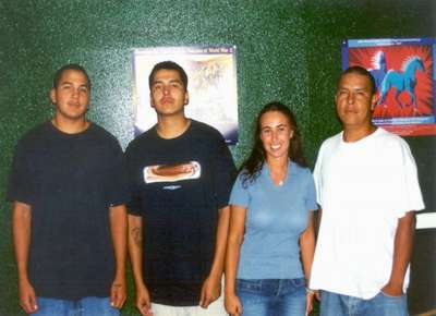 Alicja i mlodzi cz�onkowie Dakota Youth Project z rezerwatu Pine Ridge. Foto Co. Alicja Sordyl 2001