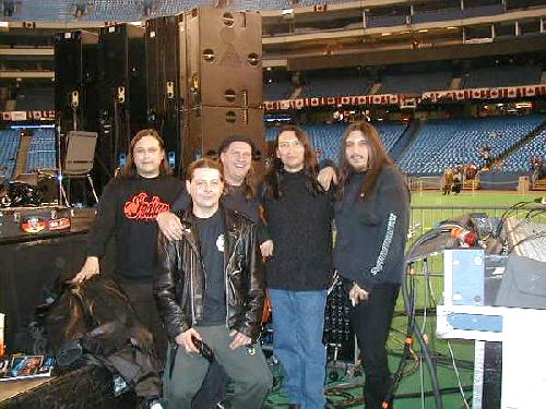 Vince Fontaine, Jason Bodner, Randy Booth, Dave Mcloud z NCI Radio Wpg., i Shawn Pronto z 'Eagle and Hawk' na pr�bie w hali koncertowej w Toronto
