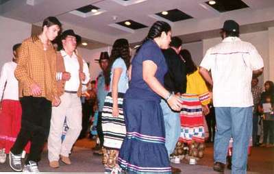 Pokaz Stomp Dance w Centrum India�skim w Atlancie