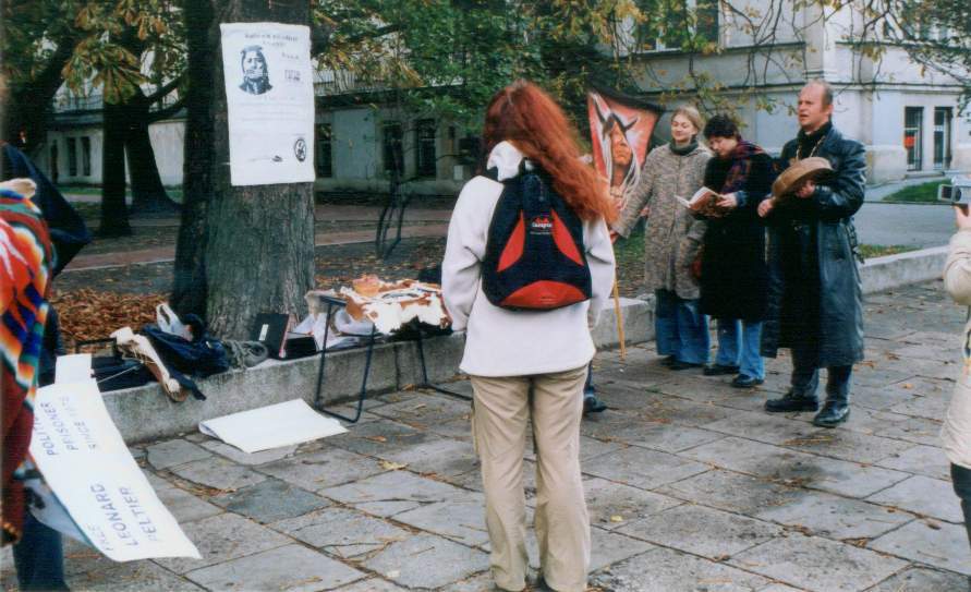 b1.jpg (78003 bytes)