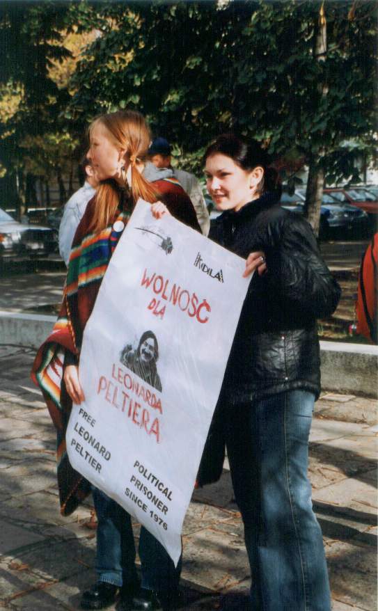 e1.jpg (67473 bytes)