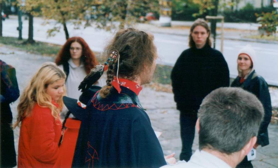 j1.jpg (51948 bytes)