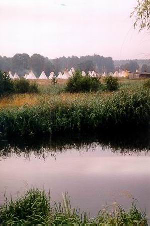 widok na ob�z w Prostyni, foto Co. Cie� 1995
